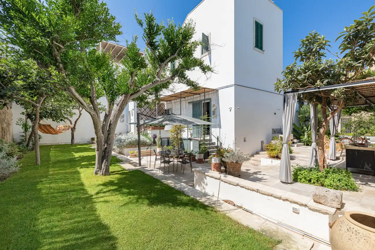 Dimora Lopez offre un ambio giardino privato nel cuore di Otranto