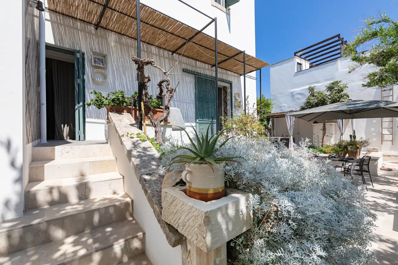 Dimora Lopez offre un ambio giardino privato nel cuore di Otranto